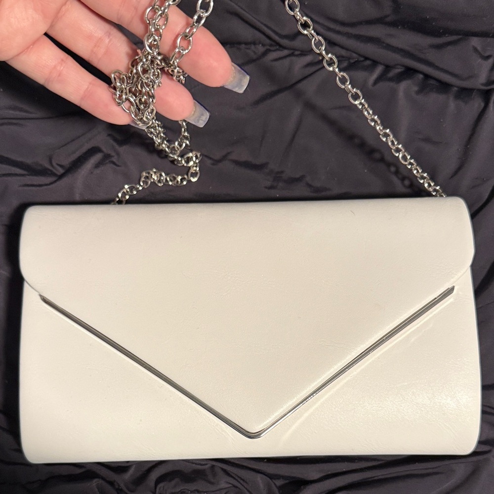 Elegant White Chain Clutch